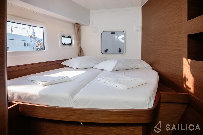 Lagoon 42 - Yacht Charter Sailica