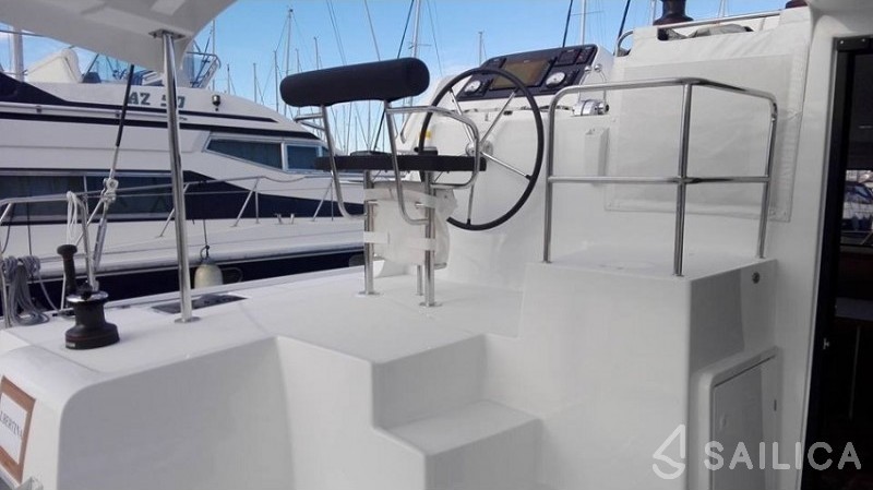 Lagoon 42 - Yacht Charter Sailica