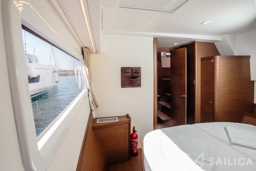 Lagoon 42 - Yacht Charter Sailica