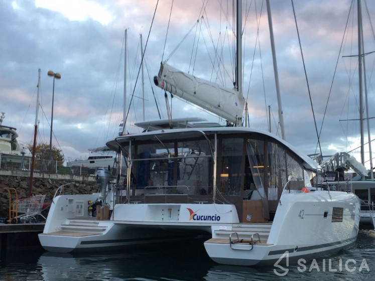 Lagoon 42 - Yacht Charter Sailica