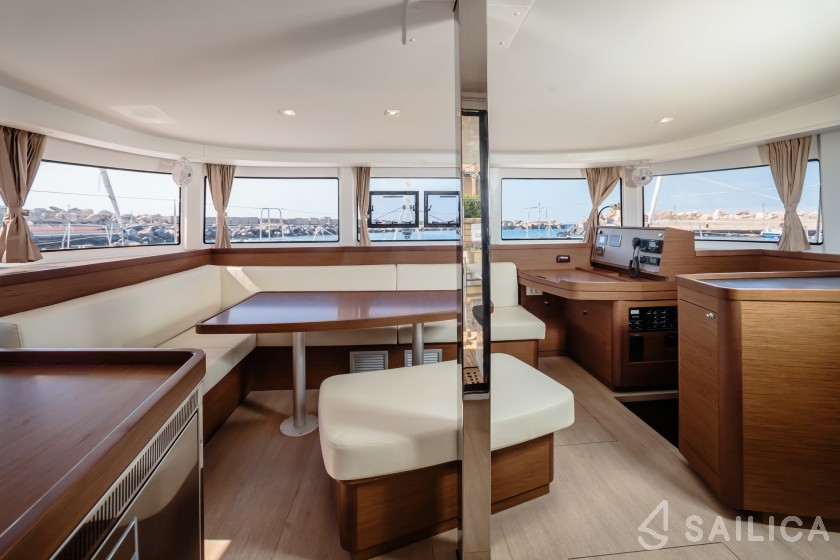Lagoon 42 - Yacht Charter Sailica