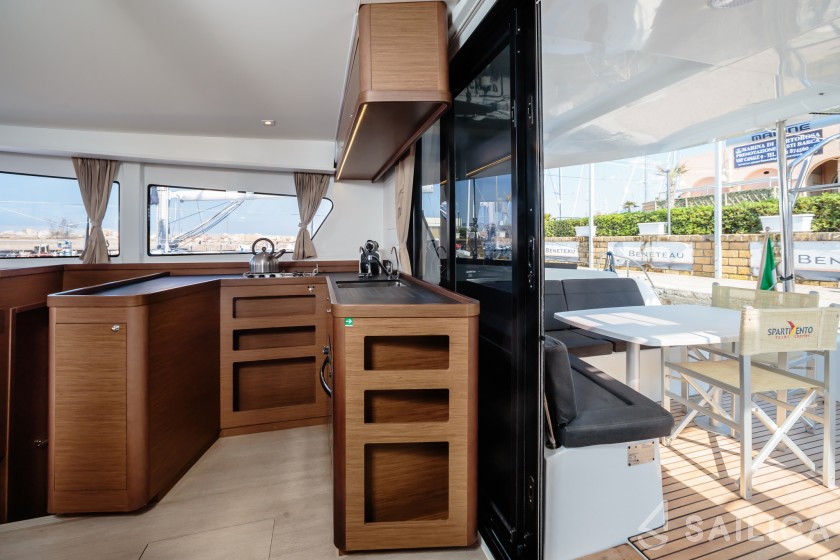 Lagoon 42 - Yacht Charter Sailica