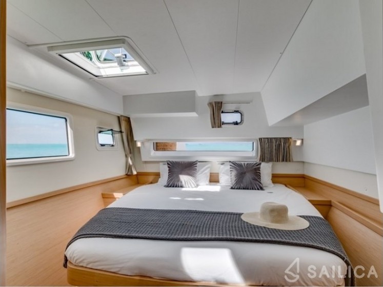 Lagoon 42 - Yacht Charter Sailica