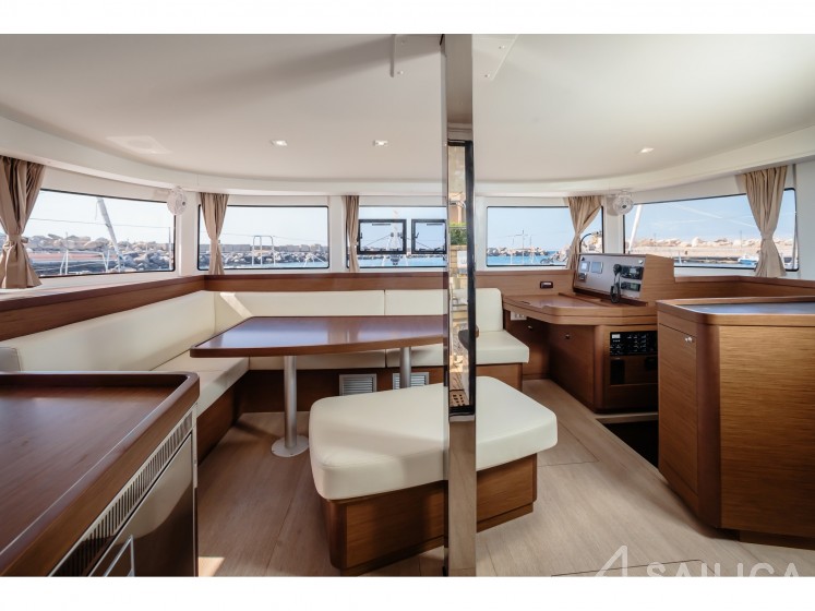 Lagoon 42 - Yacht Charter Sailica