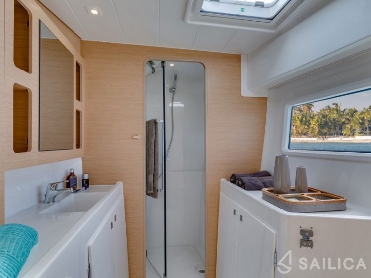 Lagoon 42 - Yacht Charter Sailica