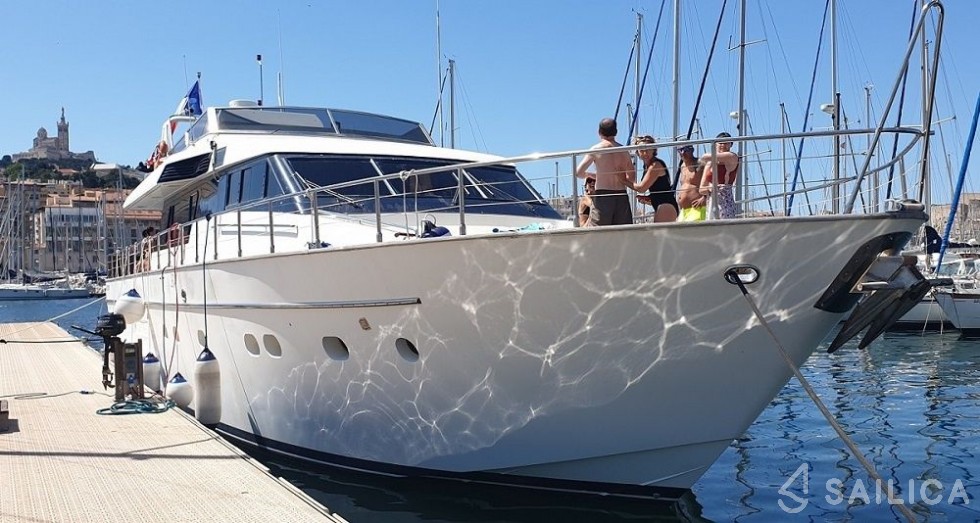 Sanlorenzo 70 - Yacht Charter Sailica