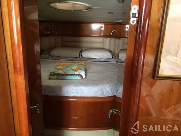 Camargue 50 - Yacht Charter Sailica