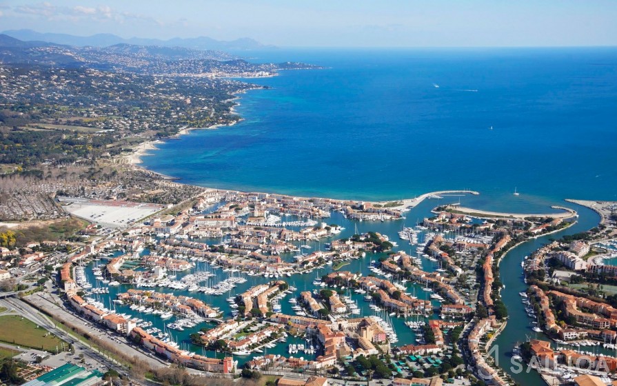 Camargue 50 - Yacht Charter Sailica