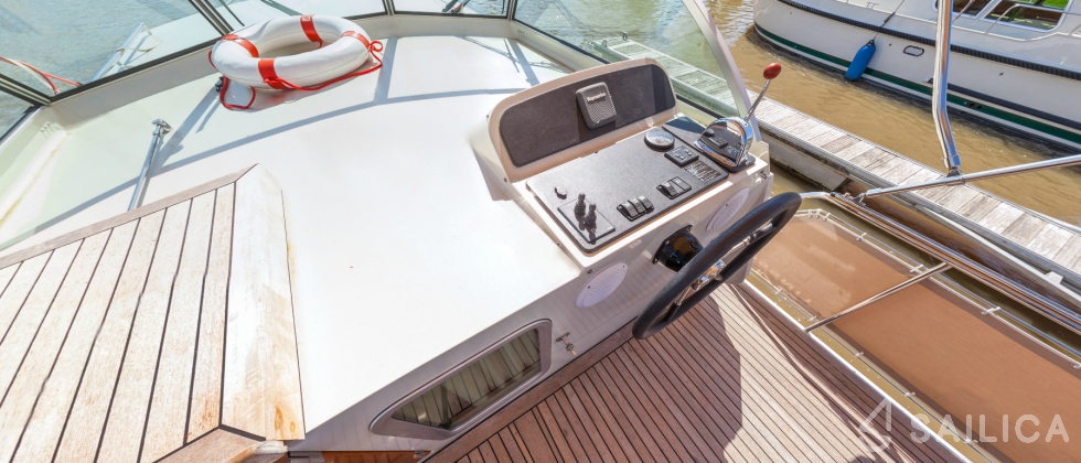 Linssen Grand Sturdy 34.9 - Yacht Charter Sailica