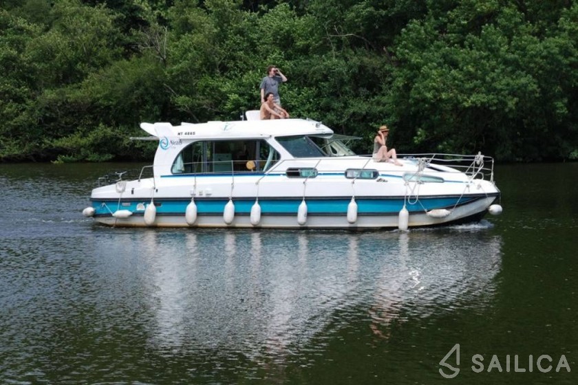 Nicols Sedan 1170 - Yacht Charter Sailica