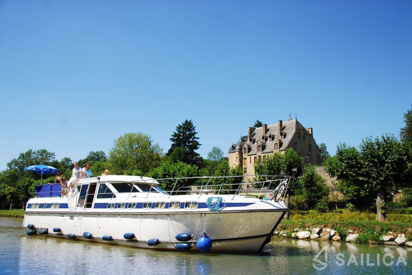 Nicols Sedan 1170 - Yacht Charter Sailica