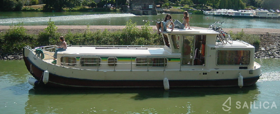 Pénichette 1107 - Yacht Charter Sailica