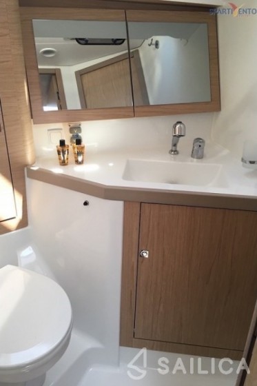 Oceanis 45 - Yacht Charter Sailica