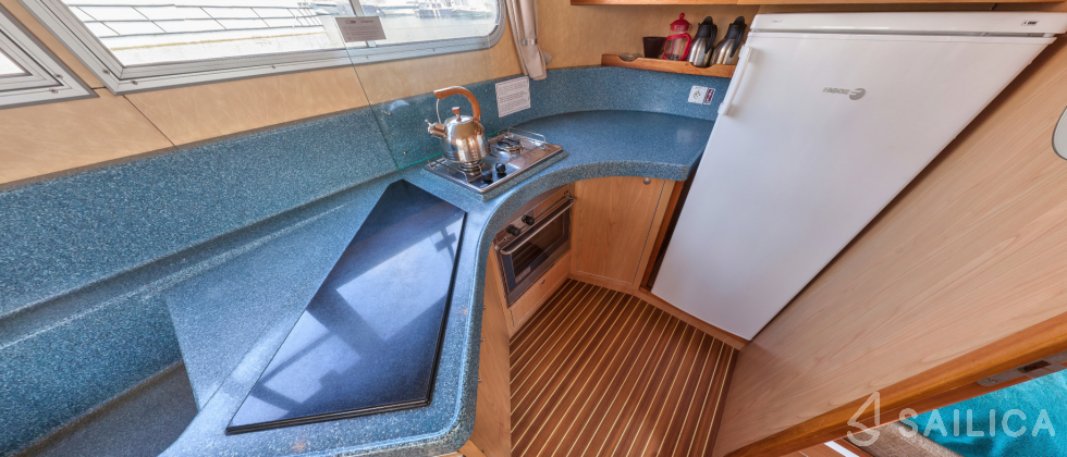 Pénichette 1180 - Yacht Charter Sailica