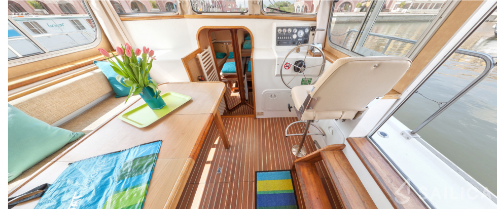 Pénichette 1180 - Yacht Charter Sailica