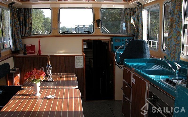 Pénichette 1260 - Yacht Charter Sailica