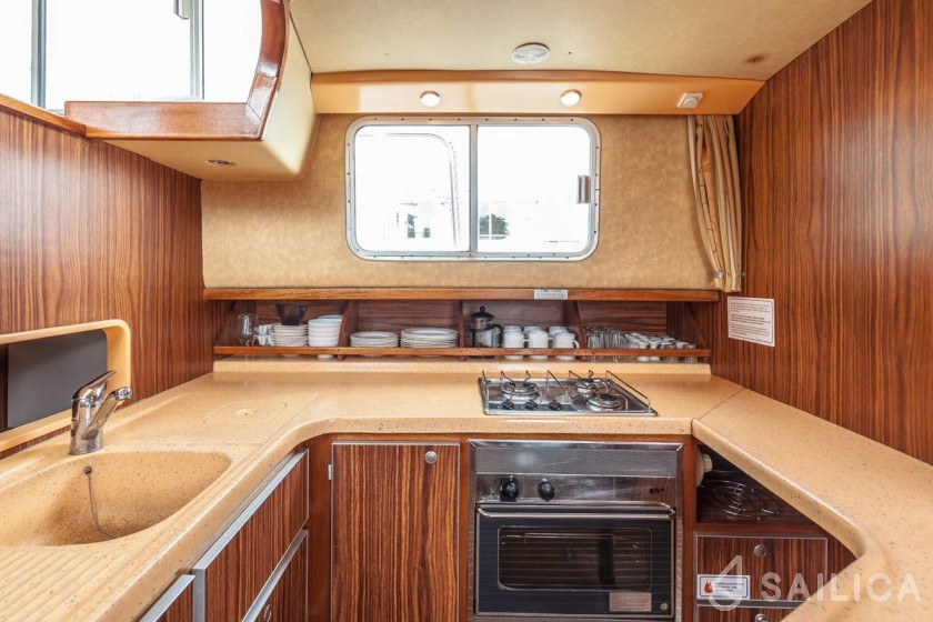 Pénichette 1400 - Yacht Charter Sailica