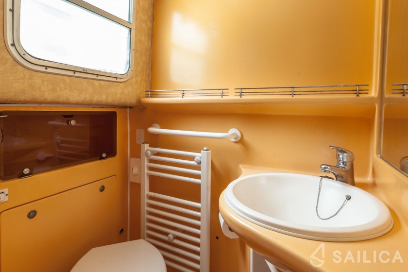 Pénichette 1400 - Yacht Charter Sailica