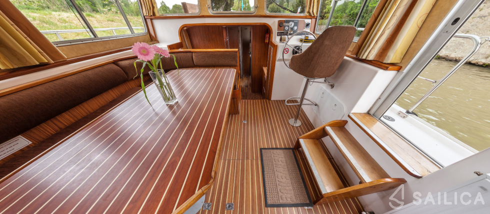 Pénichette 1400 - Yacht Charter Sailica