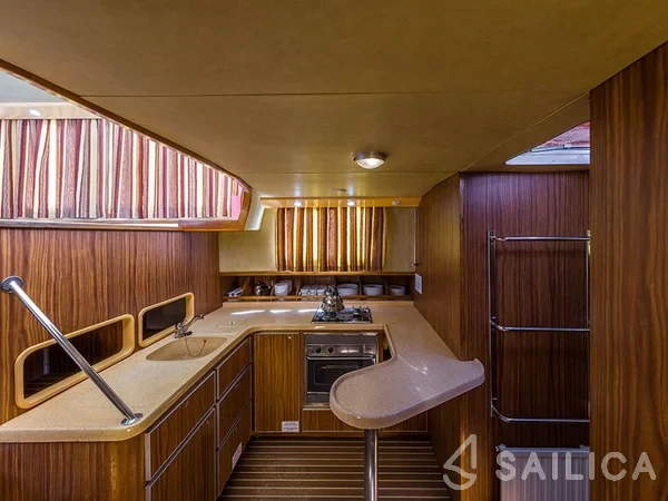 Pénichette 1400 - Yacht Charter Sailica