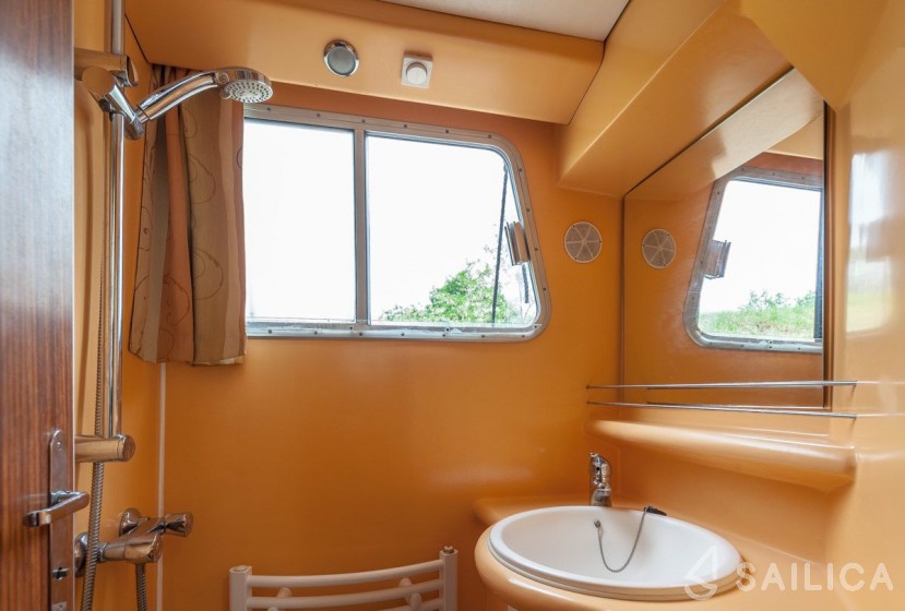 Pénichette 1400 - Yacht Charter Sailica