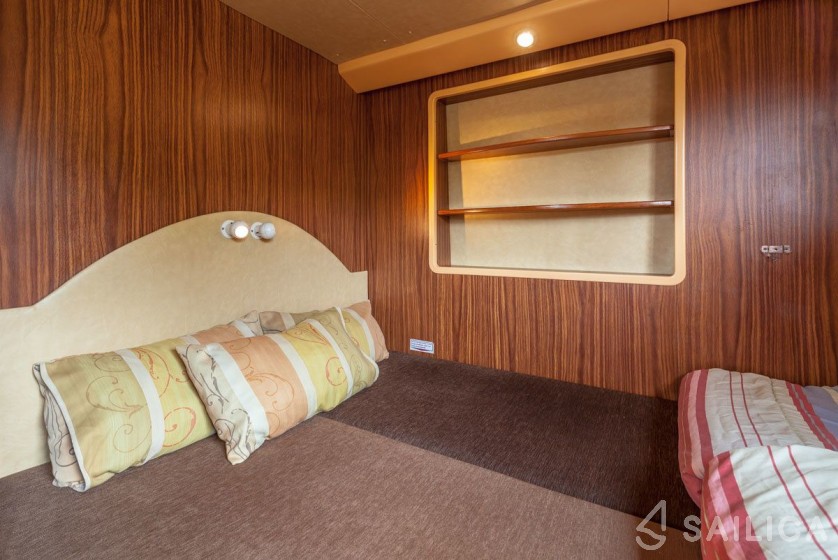 Pénichette 1400 - Yacht Charter Sailica