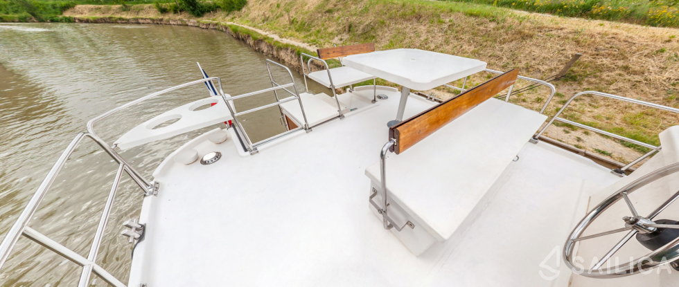 Pénichette 1400 - Yacht Charter Sailica