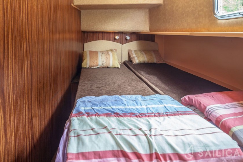 Pénichette 1400 - Yacht Charter Sailica