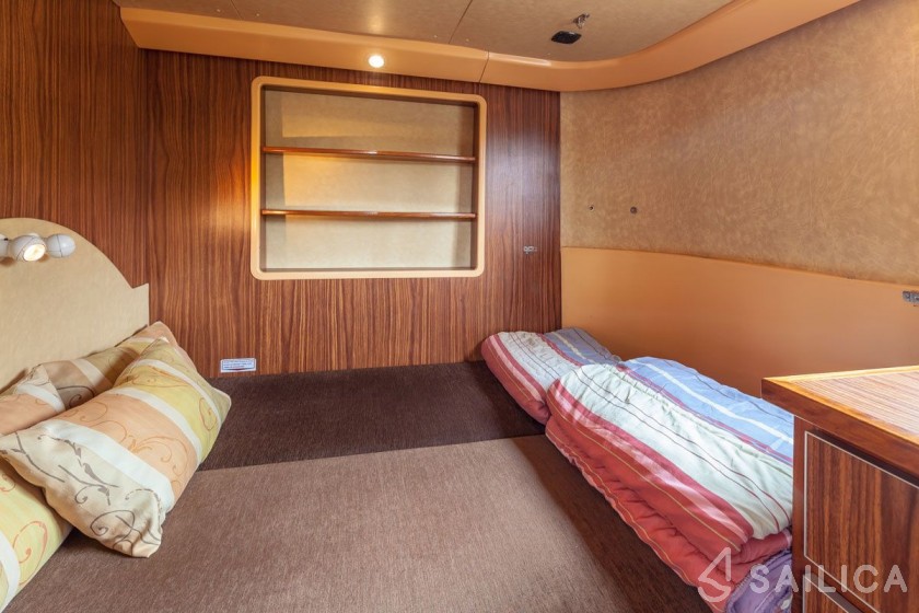 Pénichette 1400 - Yacht Charter Sailica