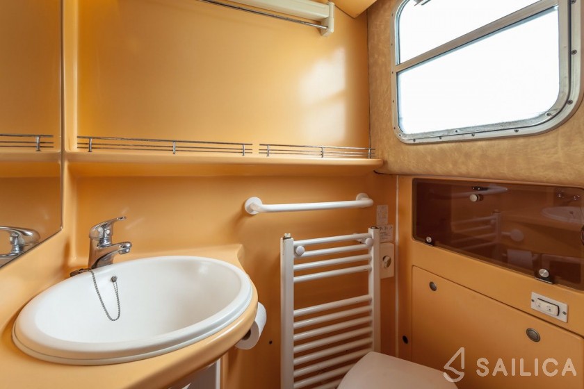 Pénichette 1400 - Yacht Charter Sailica