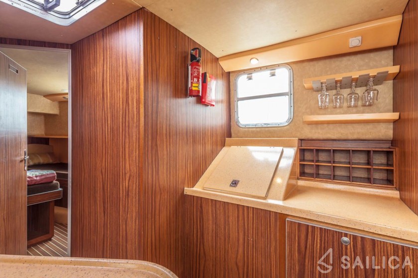 Pénichette 1400 - Yacht Charter Sailica