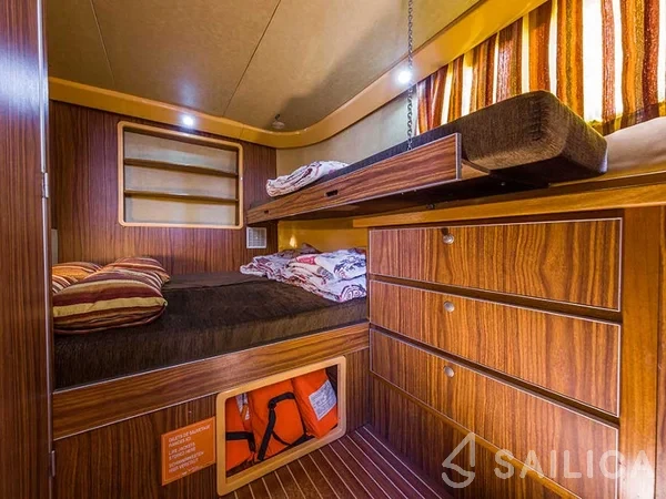 Pénichette 1400 - Yacht Charter Sailica