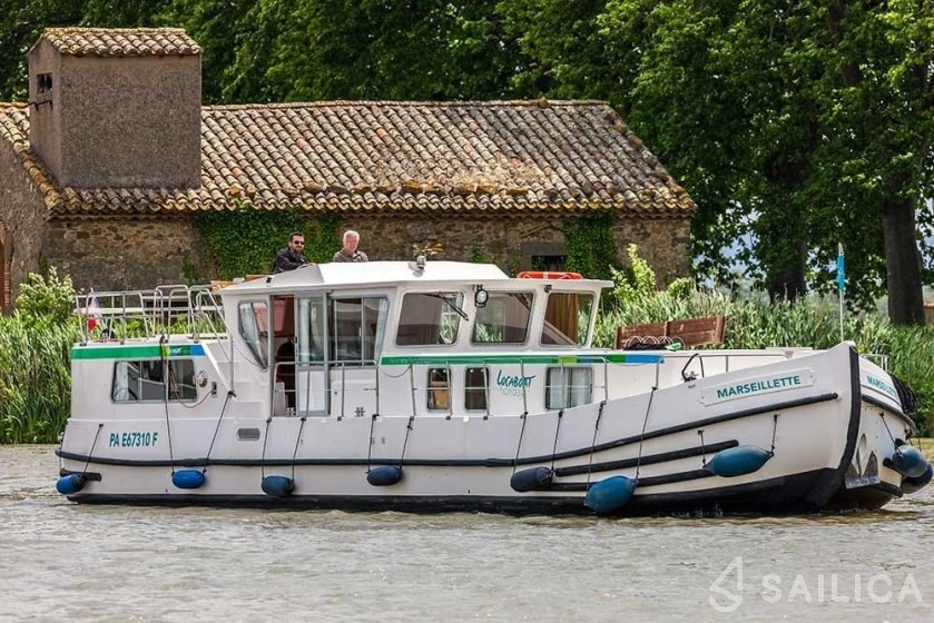 Pénichette 1400 - Yacht Charter Sailica