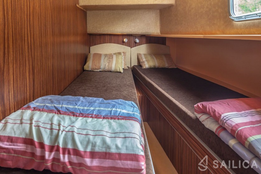 Pénichette 1400 - Yacht Charter Sailica