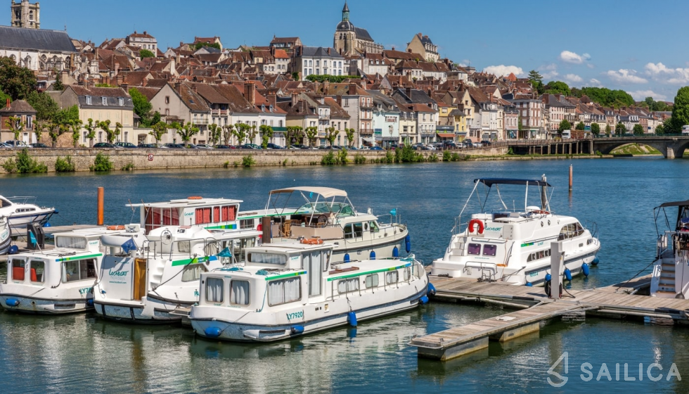 Pénichette 1400 - Yacht Charter Sailica