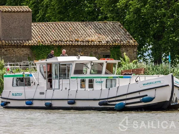 Pénichette 1400 - Yacht Charter Sailica