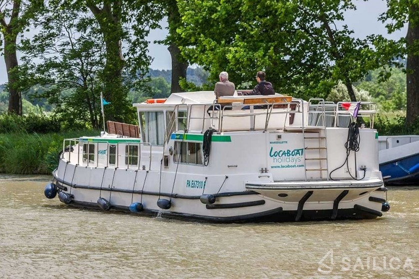 Pénichette 1400 - Yacht Charter Sailica