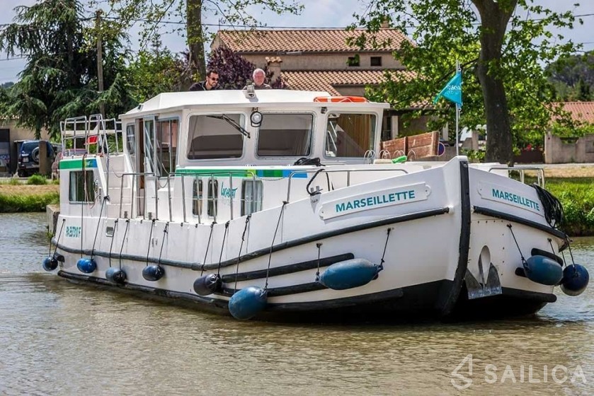 Pénichette 1400 - Yacht Charter Sailica