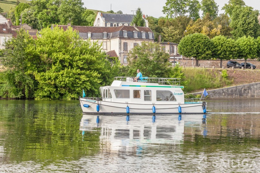 Pénichette 950E - Yacht Charter Sailica