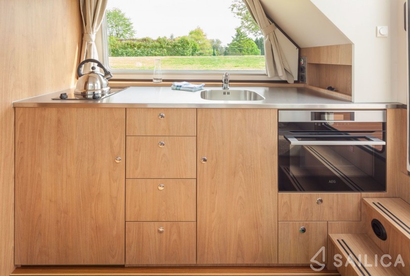 Pénichette 950E - Yacht Charter Sailica
