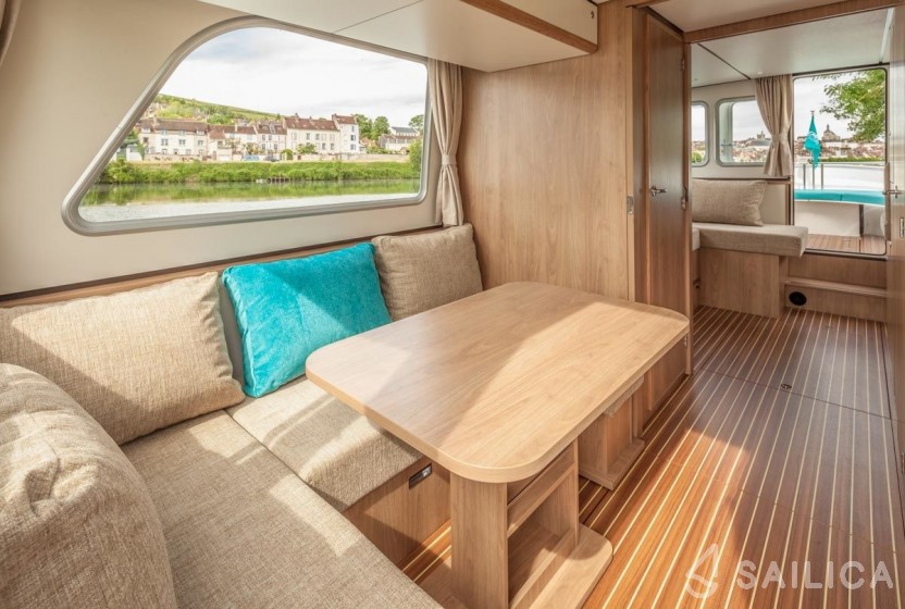 Pénichette 950E - Yacht Charter Sailica