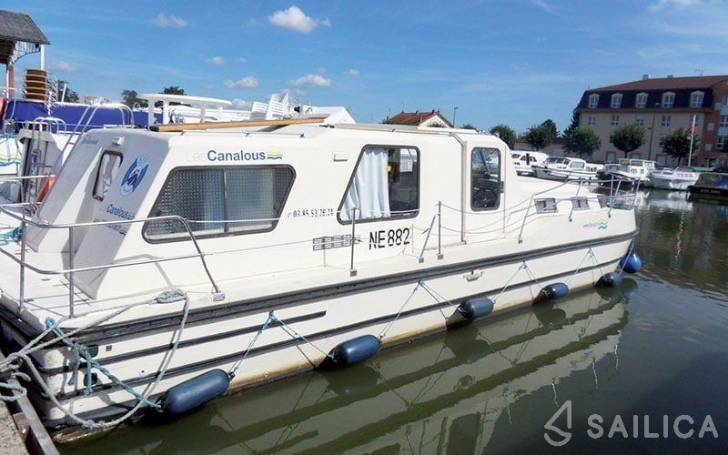Riviera 1130 - Yacht Charter Sailica