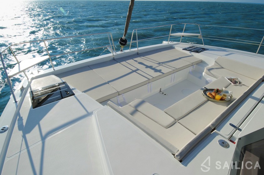 Bali 4.1 - Yacht Charter Sailica