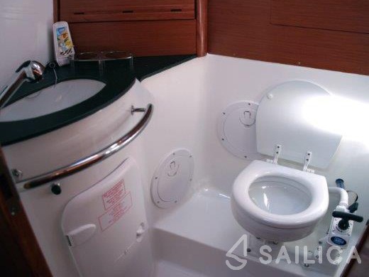 Bavaria 40 - Yacht Charter Sailica