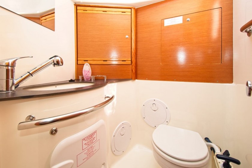Bavaria 40 - Yacht Charter Sailica