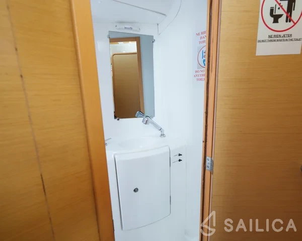 Lagoon 380 S2 - Yacht Charter Sailica