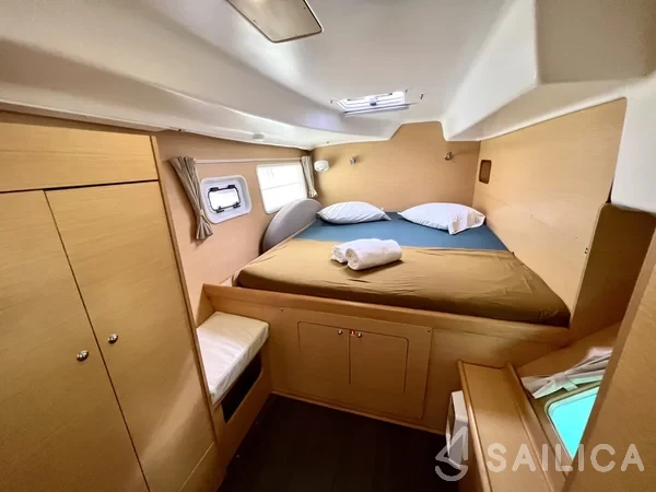 Lagoon 380 S2 - Yacht Charter Sailica