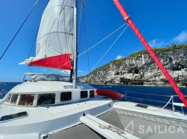 Lagoon 380 S2 - Yacht Charter Sailica