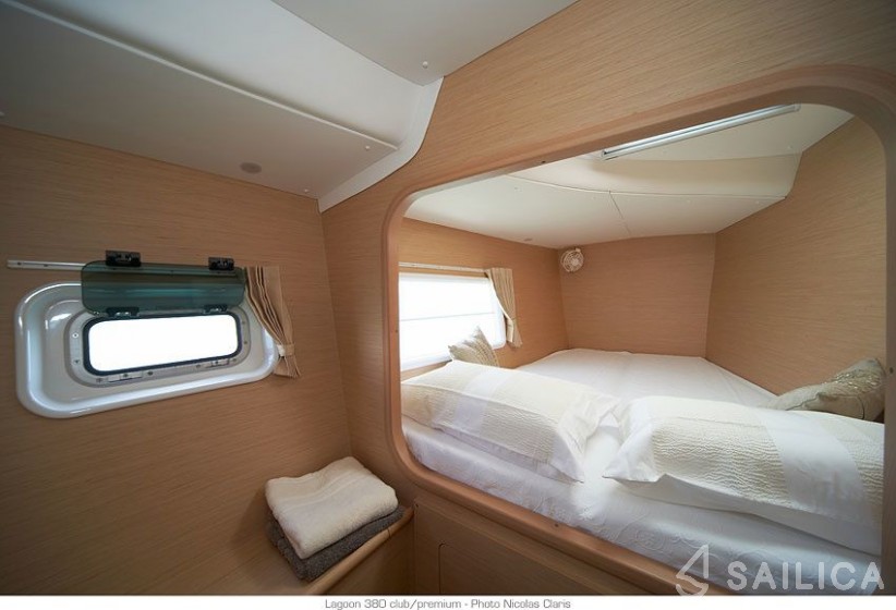 Lagoon 380 - Yacht Charter Sailica