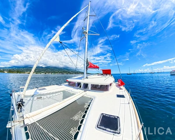 Lagoon 400 S2 - Yacht Charter Sailica